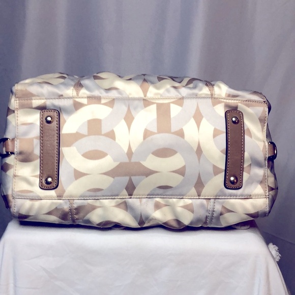 COACH Leather and Sateen Signature Audrey Chainlink Ivory Ivory Beige handbag. - Picture 9 of 16